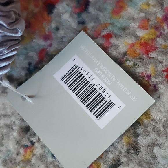 NWT Ulta Beauty silver makeup bag - Picture 8 of 11